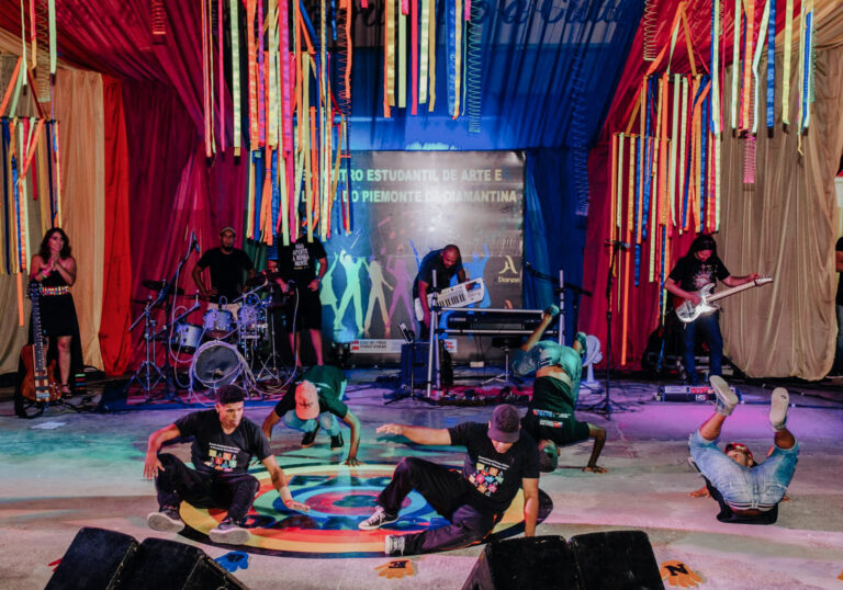 6B49716E-8EB5-4F9B-B439-882E52CBF179